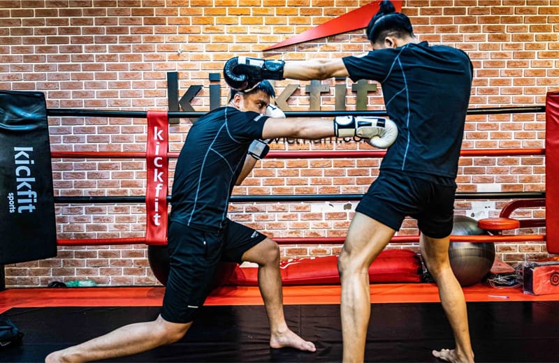 Né đòn thành công giúp võ sĩ nhận 0% sát thương và triệt tiêu thể lực của đối thủ khi đấm hụt.