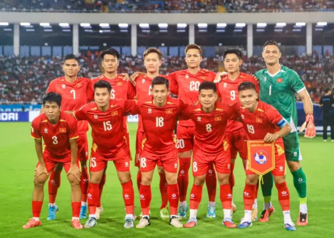 1 đội bóng đá có bao nhiêu người? Gồm những vị trí nào?