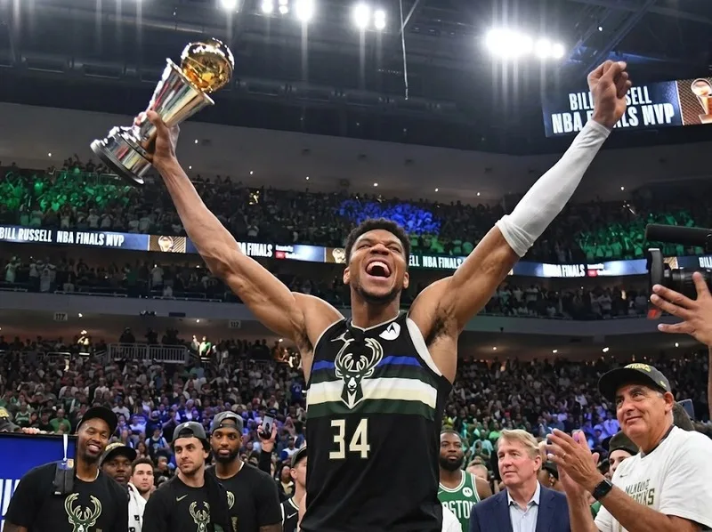 Giannis Antetokounmpo: Hành trình vượt khó vươn lên tại NBA